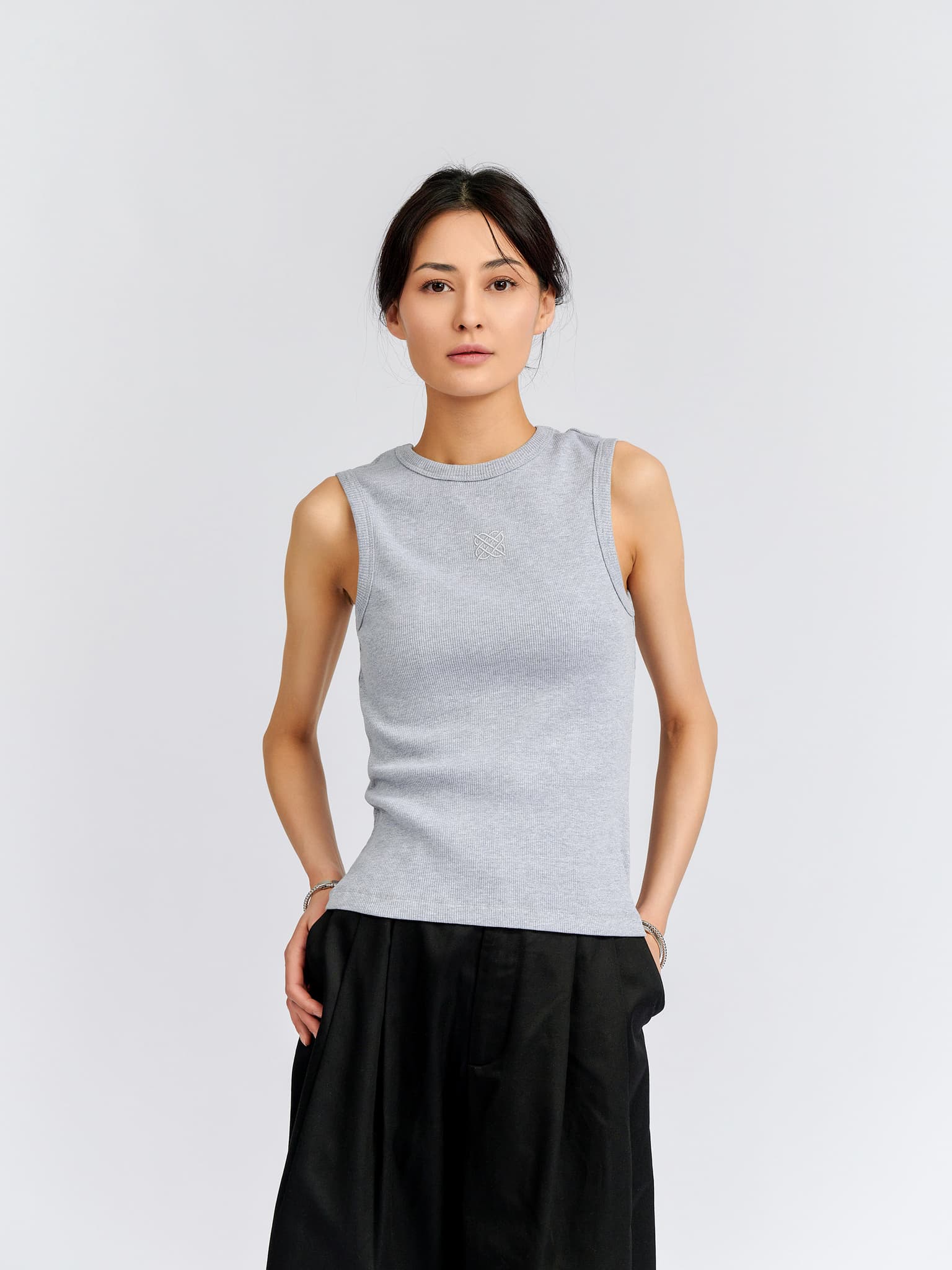 Топ с вышивкой, м.2560, серый